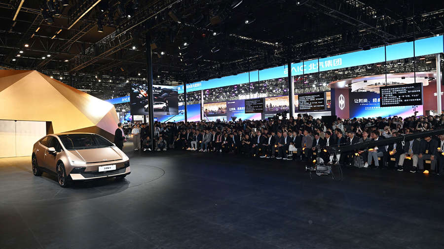 ‘2026 베이징 국제 모터쇼(Auto China 2026)’에서 ‘아이오닉 V(IONIQ V, 아이오닉 브이)’를 세계 최초로 공개했다.